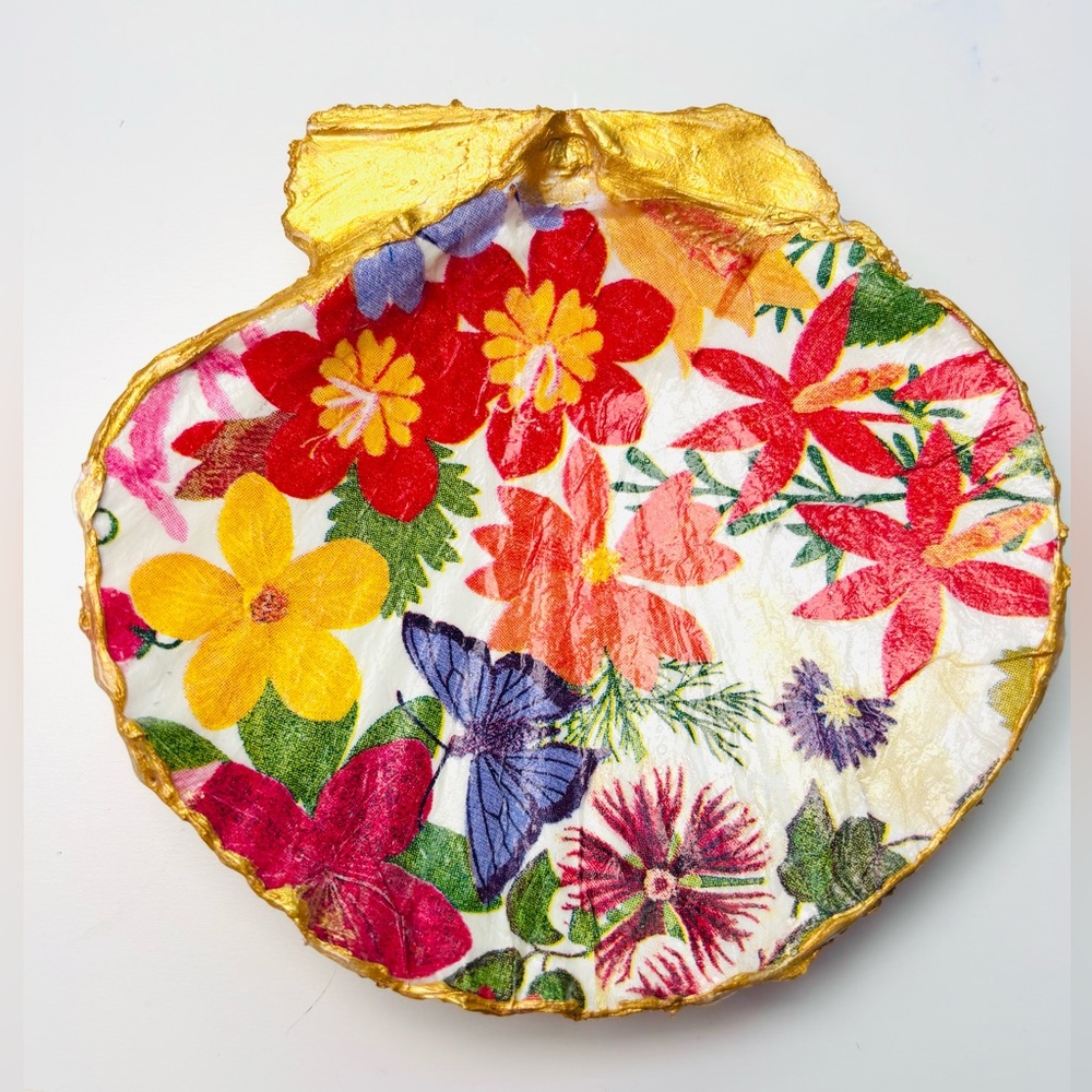 Handmade Scallop Shell Trinket Tray W/ Floral Butterfly Decoupage Design - Picture 3 of 4